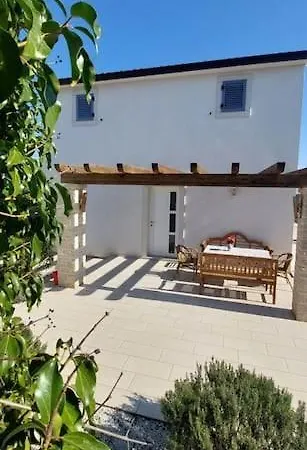Rustica * Ližnjan